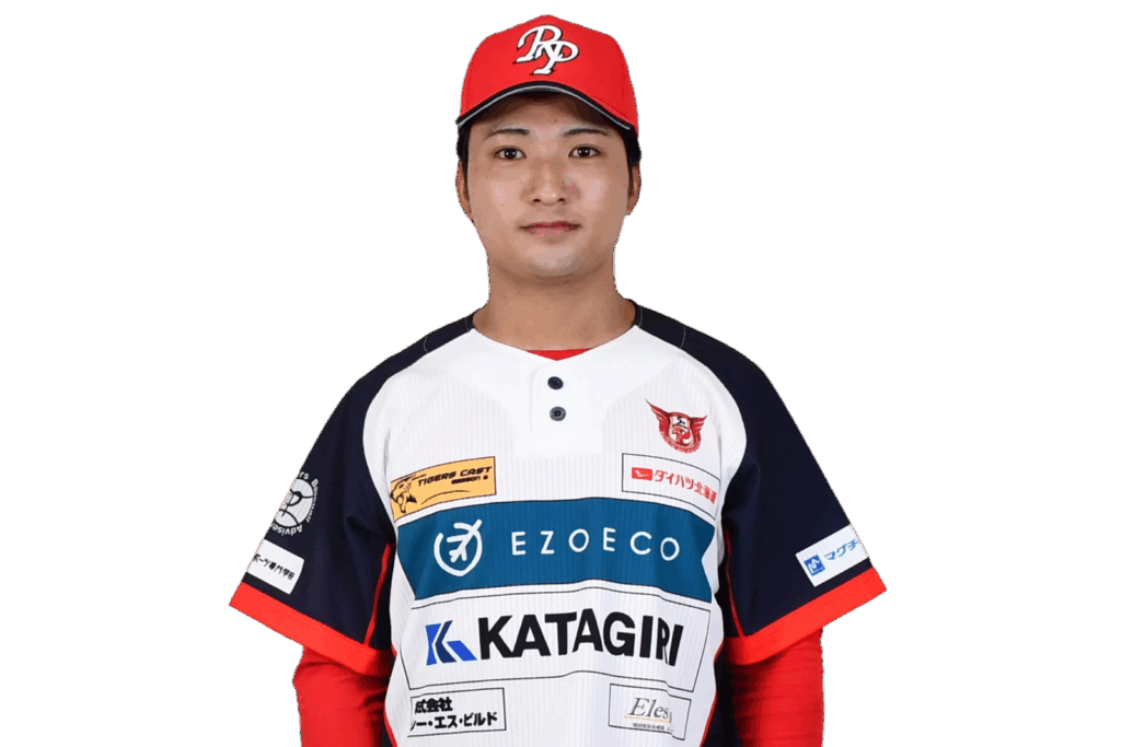 背番号6の芹沢　幸翼選手がユニフォーム姿で正面を向いている
